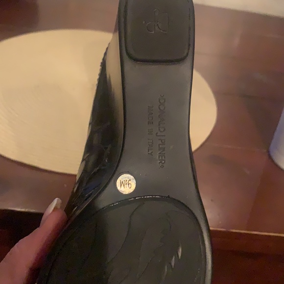 Donald J Pliner “Josey” mules. Black leather size 9.5 Wms.  Embossed stone look - Picture 6 of 6